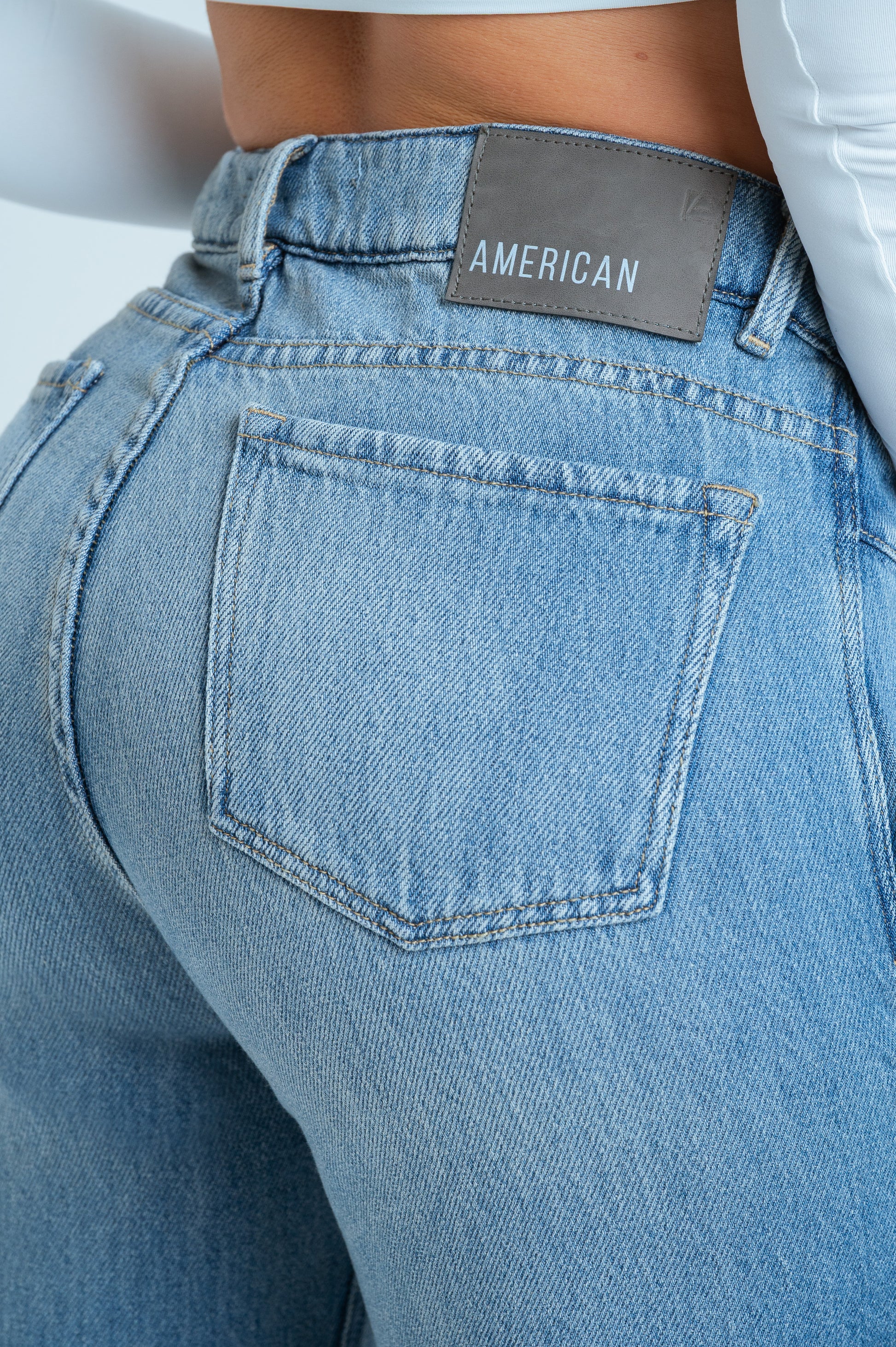 Wide Leg Jeans con Diseño Asimétrico ref 10032