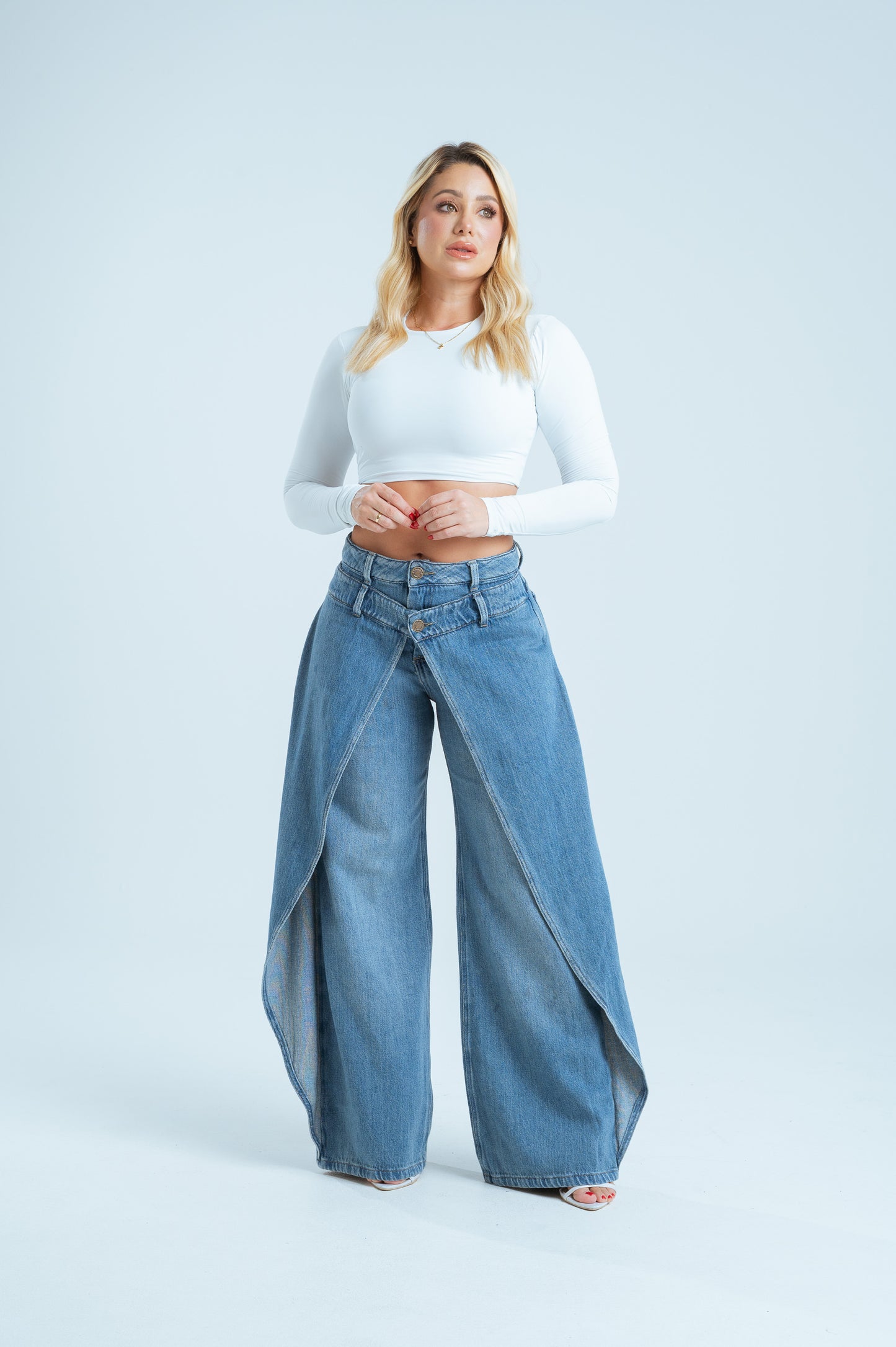 Wide Leg Jeans con Diseño Asimétrico ref 10032