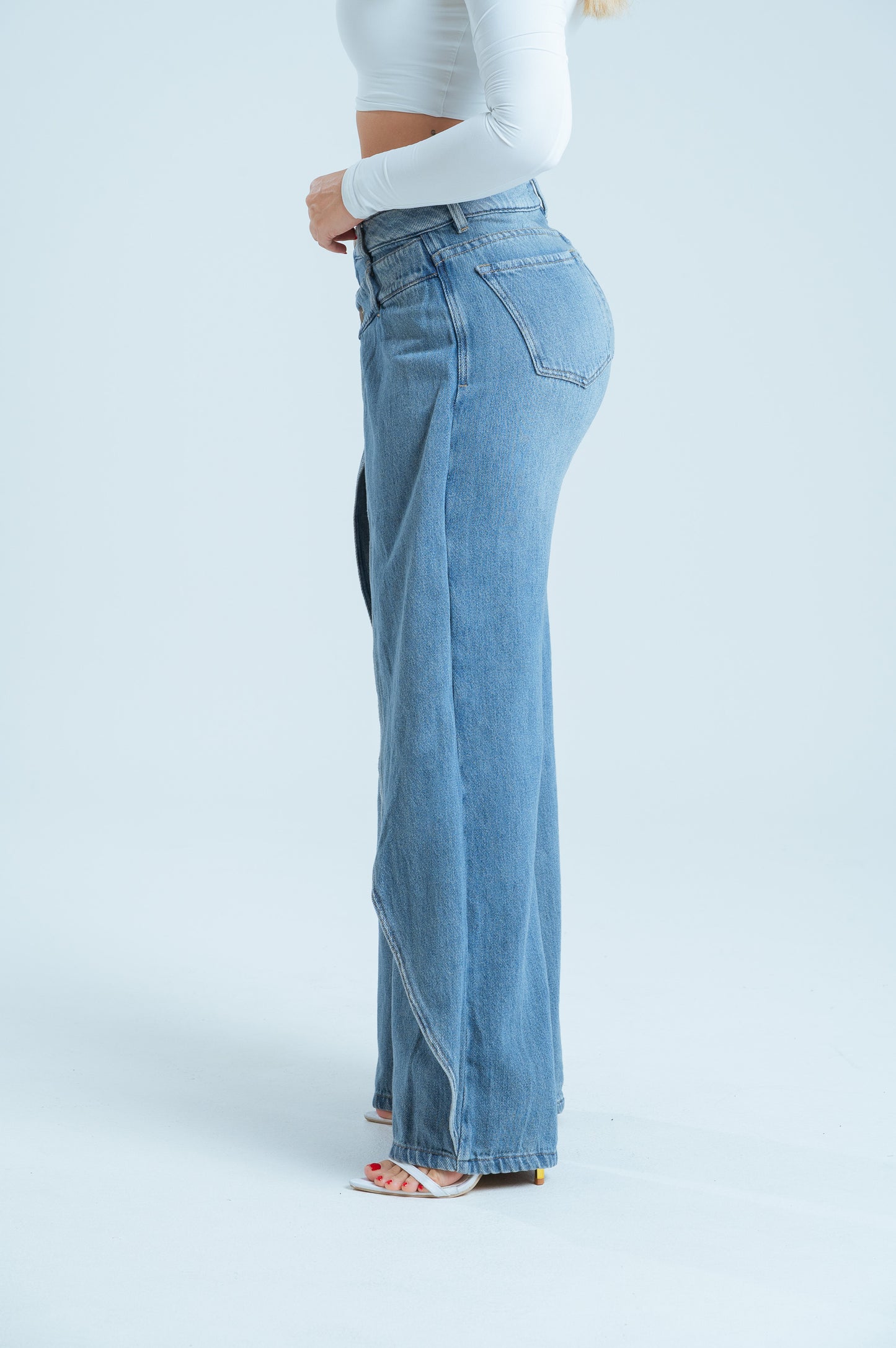 Wide Leg Jeans con Diseño Asimétrico ref 10032