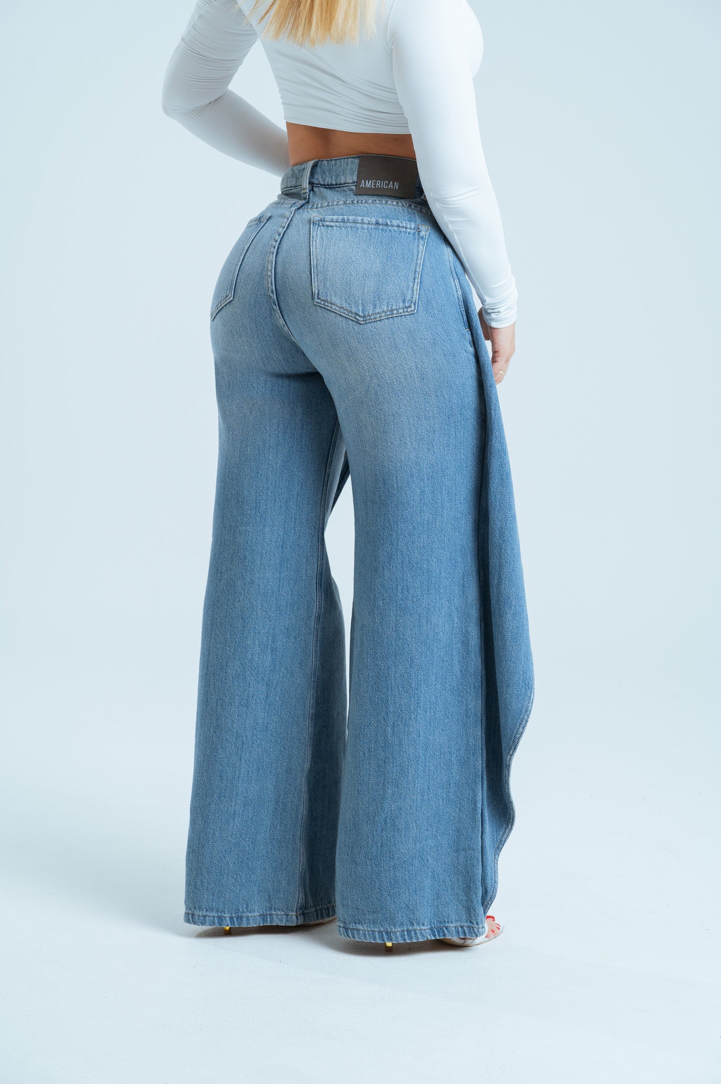 Wide Leg Jeans con Diseño Asimétrico ref 10032