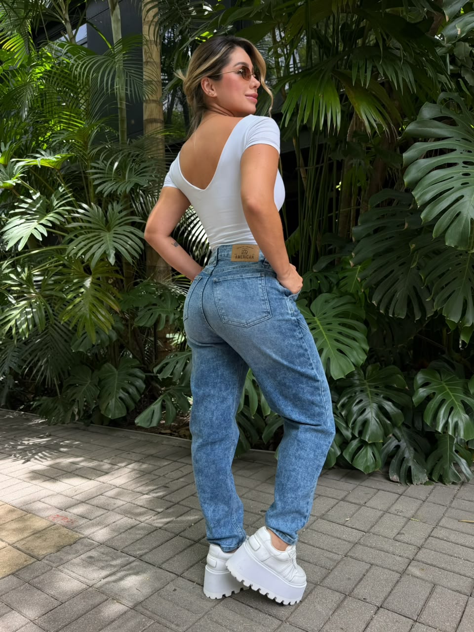 Mom Jeans con Diseño Asimétrico ref 10053